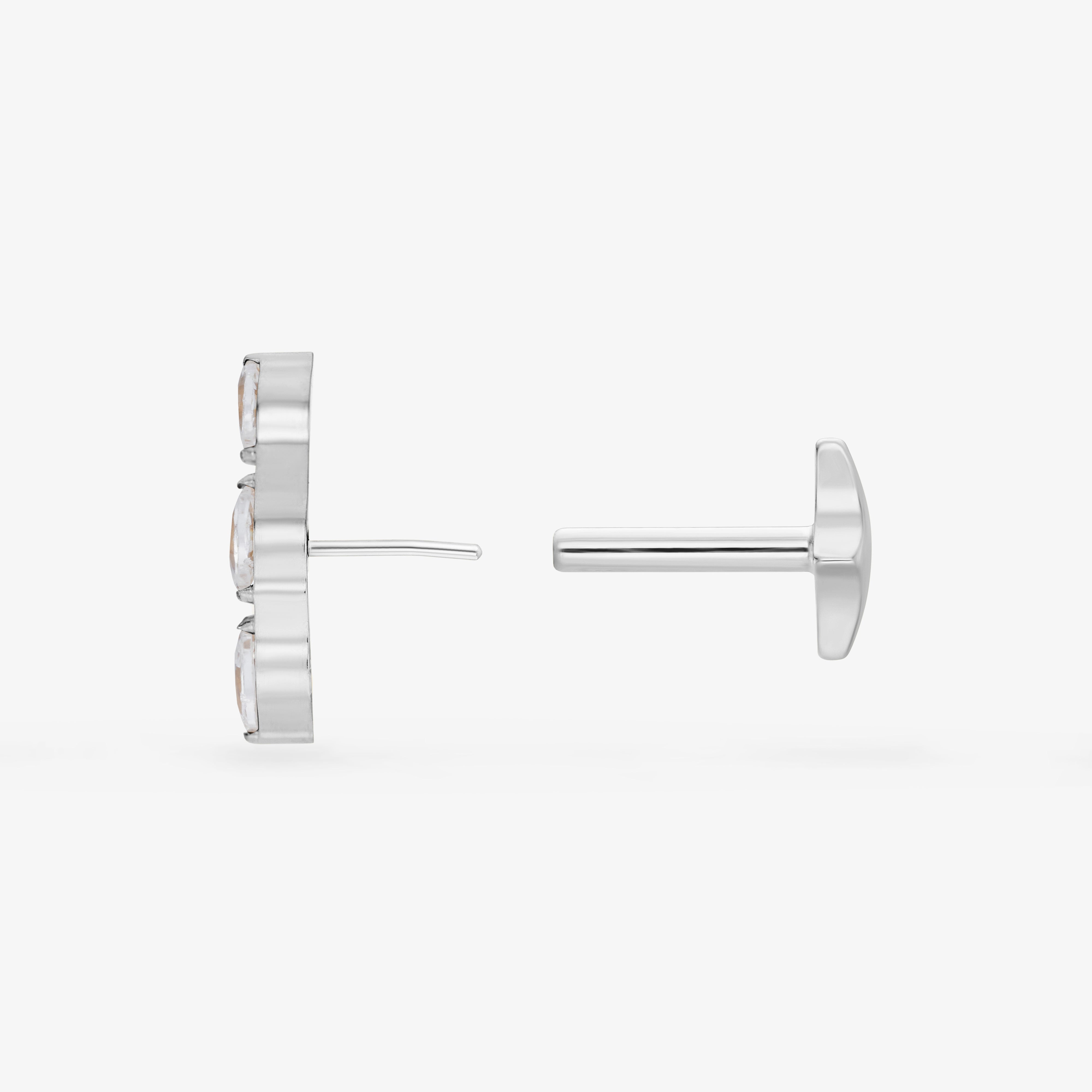 Féline Blanche Titane