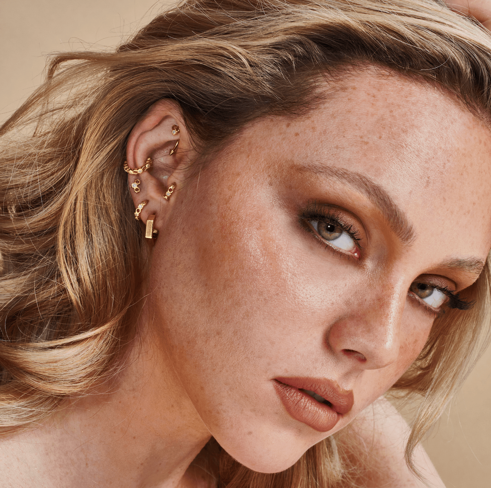 Rook Queen Bee Piercing Nébuleuse