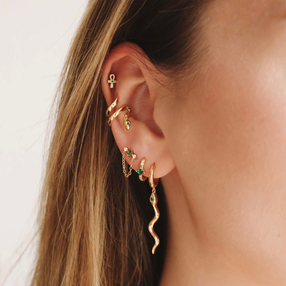 Piercing Ânkh Émeraude Barre Nébuleuse